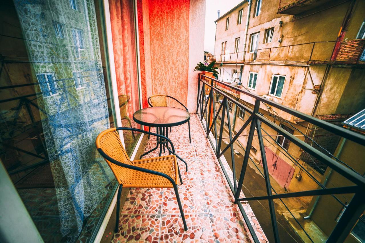 ホテル Qeroli Old Town ティビリシ エクステリア 写真